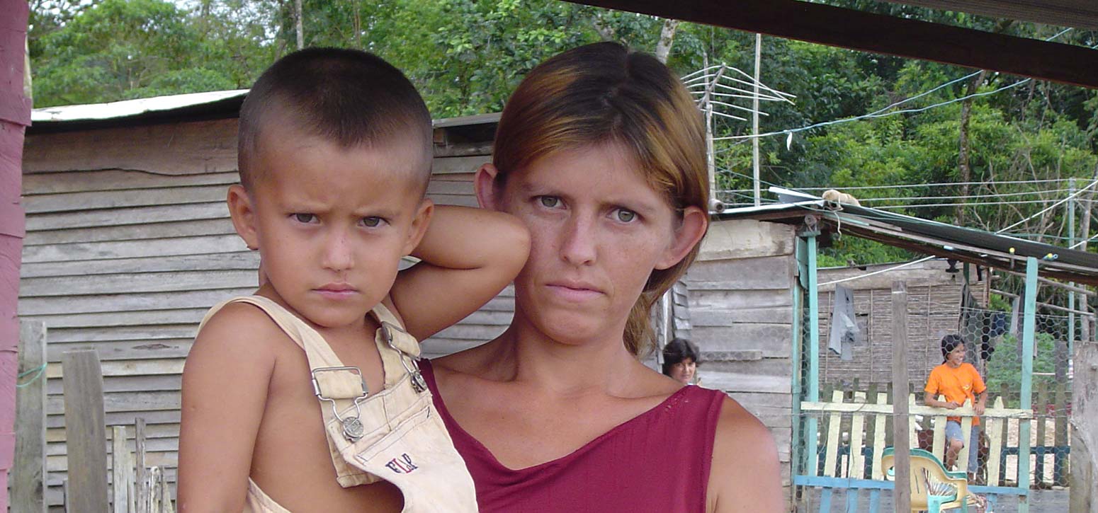 En la frontera que divide Colombia y Venezuela, personas migrantes de todas las edades buscan nuevas oportunidades y reencuentros.