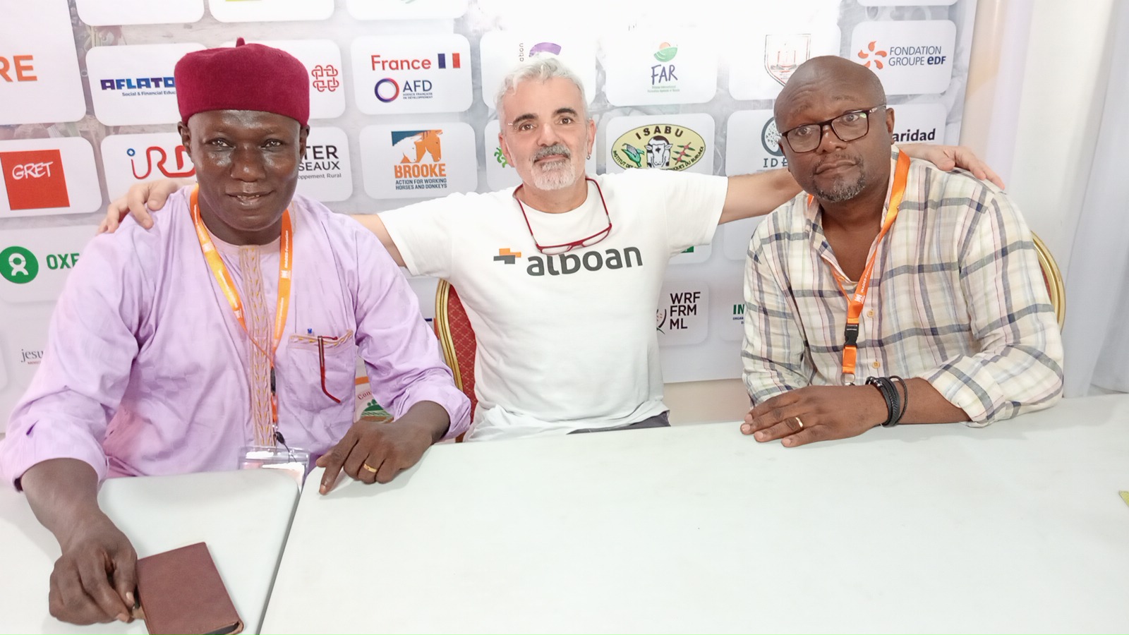 «Dos Golpes». Escrito por Octavio Romano, técnico de cooperación internacional