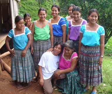 Denon Artean Denetik y Kutxa Fundazioa apoyan a las mujeres indígenas del Ixcán