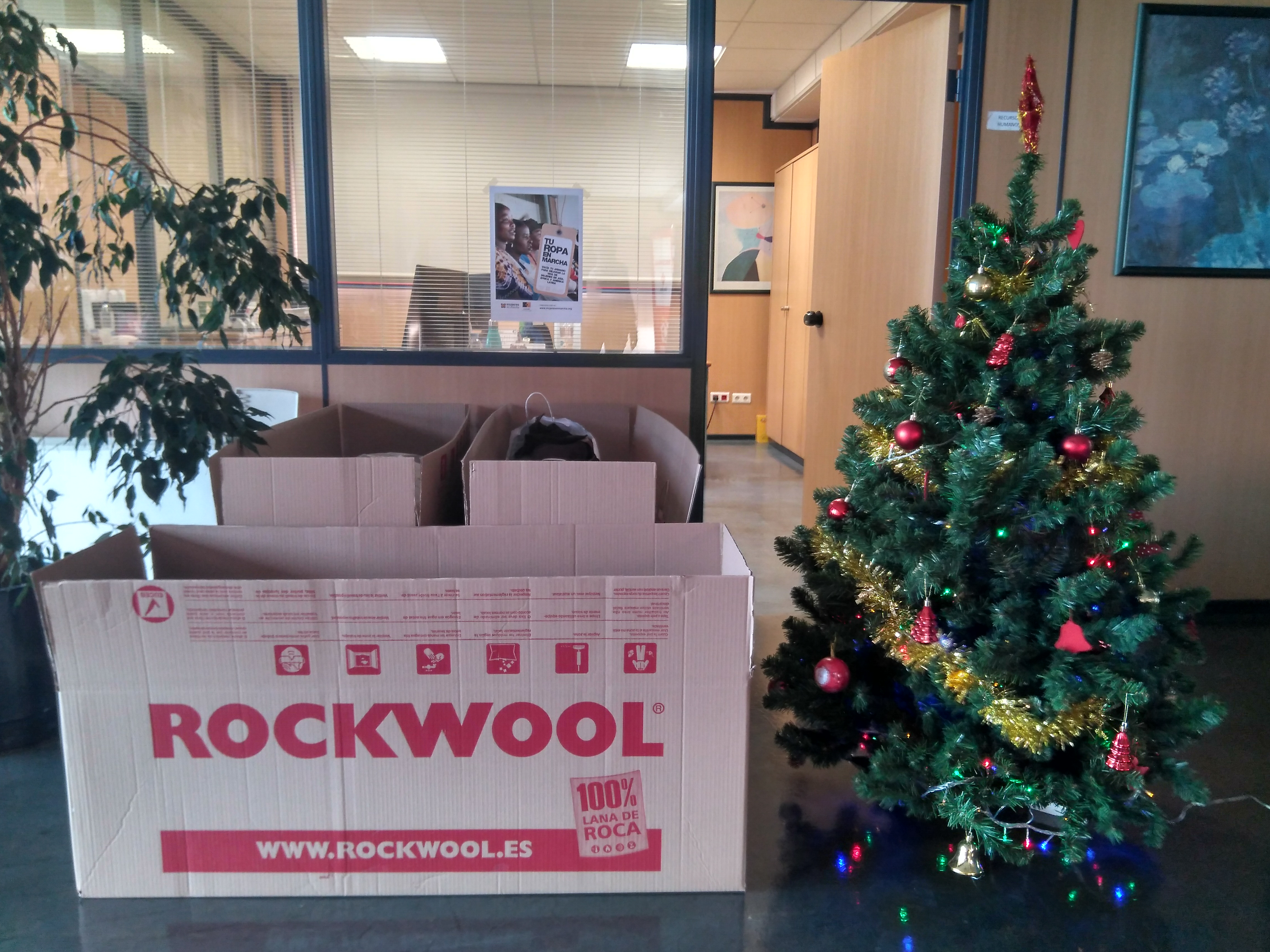 Rockwool colabora con la iniciativa Tu ropa en marcha