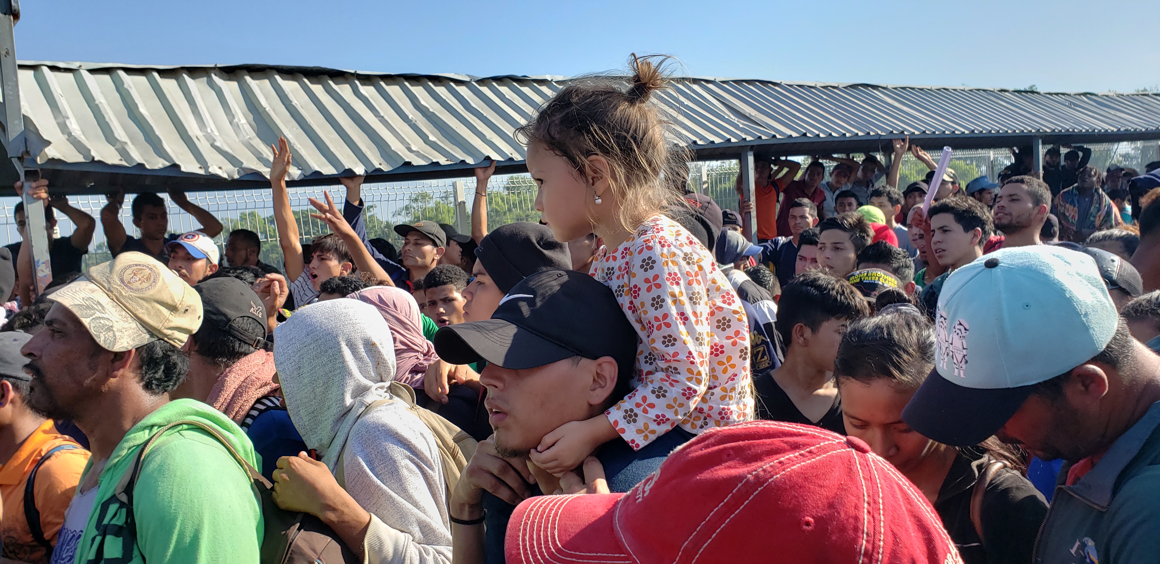 Irizar con la población migrante en Centroamérica