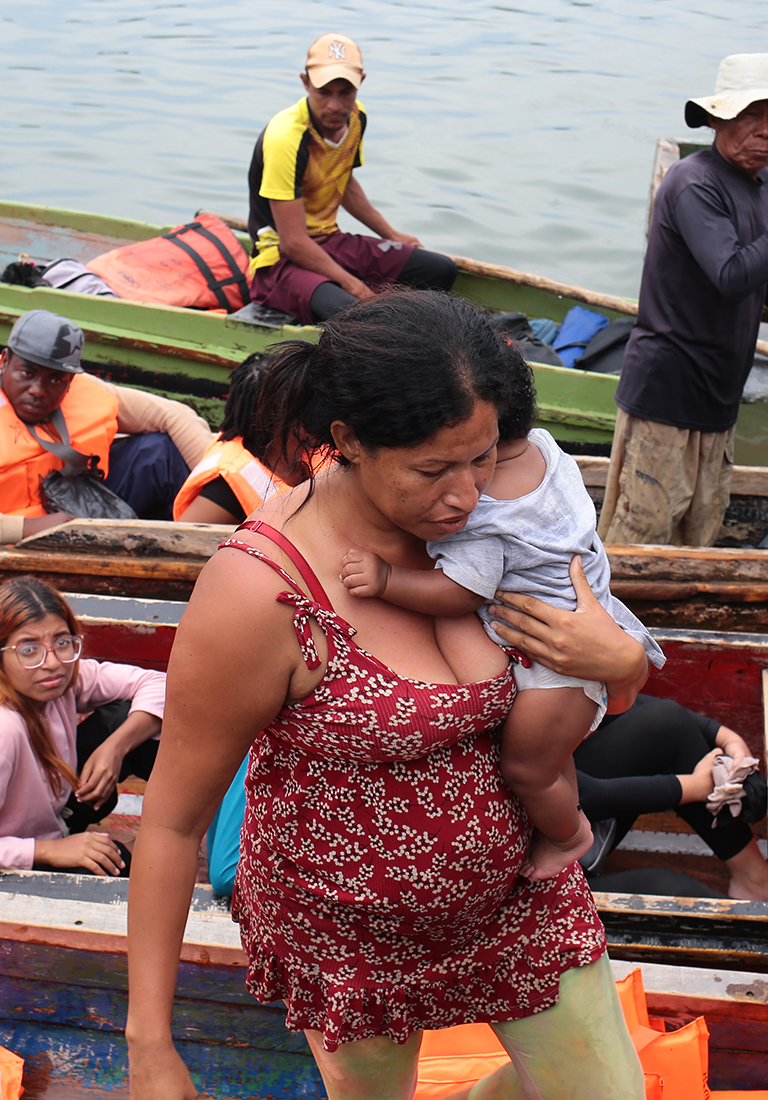 Mujer Camerunense en Marcha